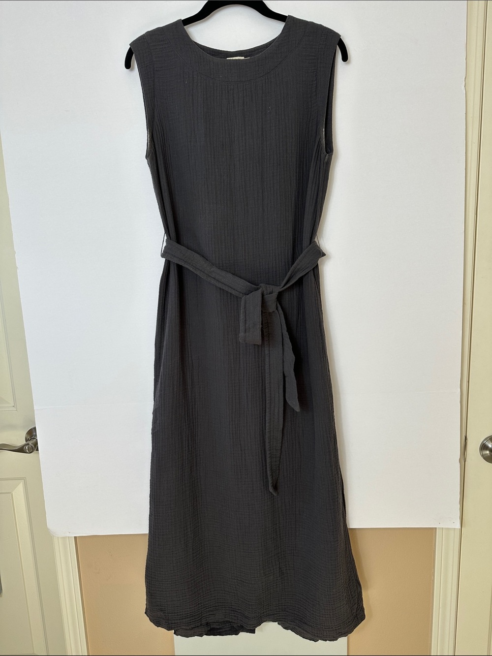 Faherty Charcoal Sleeveless Belted Midi Dress